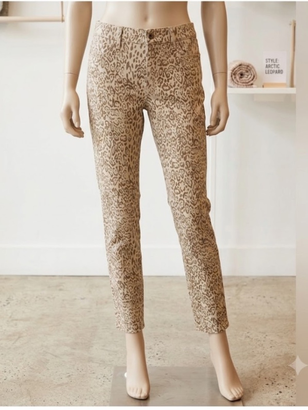 White House Black Market Leopard Print Skinny Crop Beige Animal‎ Capri Pants 10